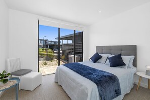 Standard Townhome | Individually decorated, individually furnished, iron/ironing board - Beach & Golf Stays Torquay (Torquay)