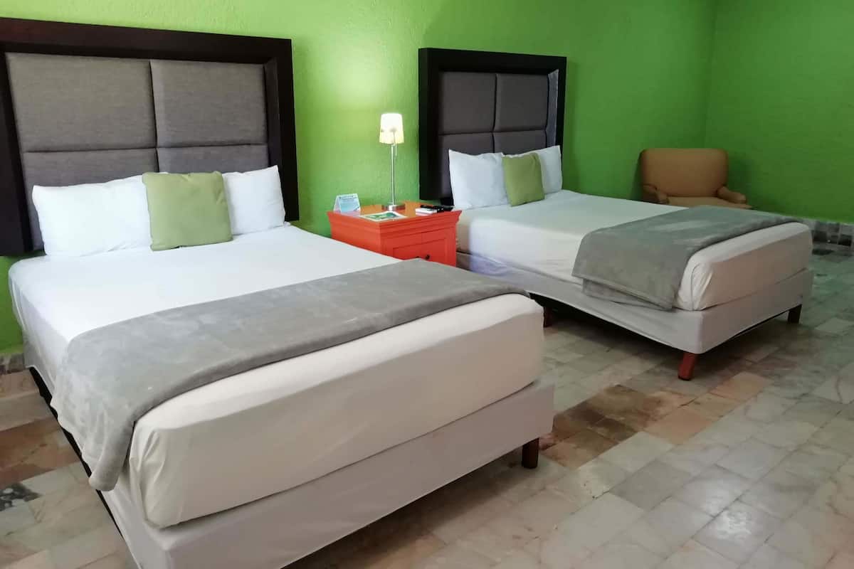 Habitación Prestigio, 2 camas matrimoniales | 1 habitación y ropa de cama