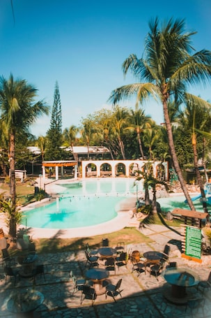 Una piscina al aire libre. Country Village Hotel