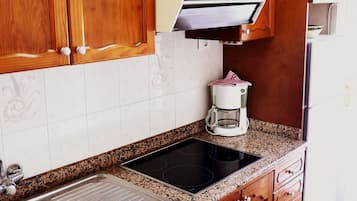 Full-sized fridge, microwave, stovetop, coffee/tea maker