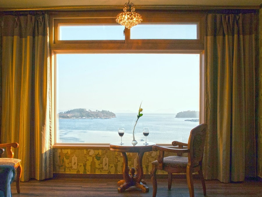 Premium bedding, down duvets, pillow-top beds, free minibar