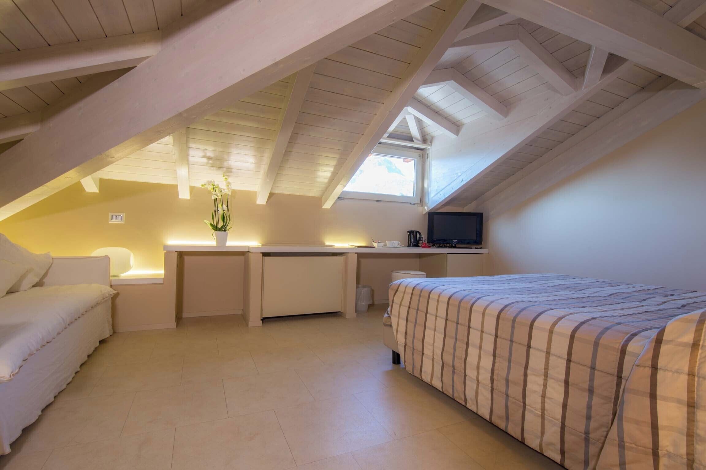 double room | 1 bedroom, premium bedding, in-room safe, iron/ironing board