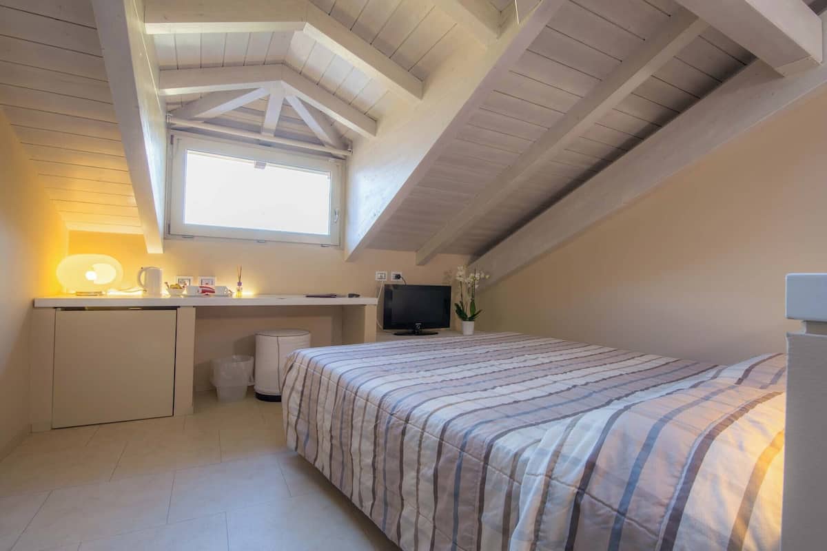 Double Room | Premium bedding, in-room safe, iron/ironing board, free WiFi