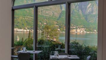 Frokostbuffé hver dag (EUR 15 per person)