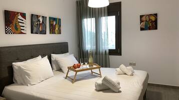Deluxe House, 3 Bedrooms, Sea View, Oceanfront