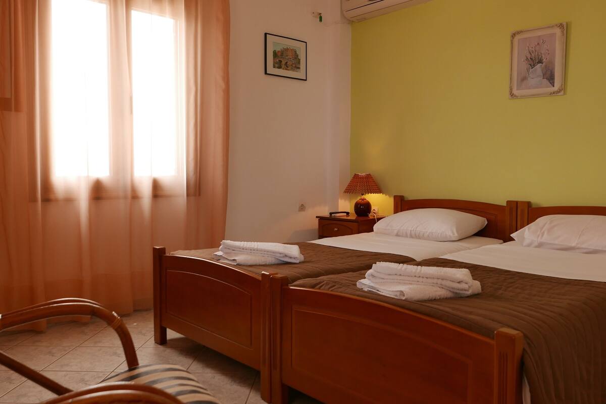 Superior Apartment, Sea View | 1 bedroom, in-room safe, desk, soundproofing