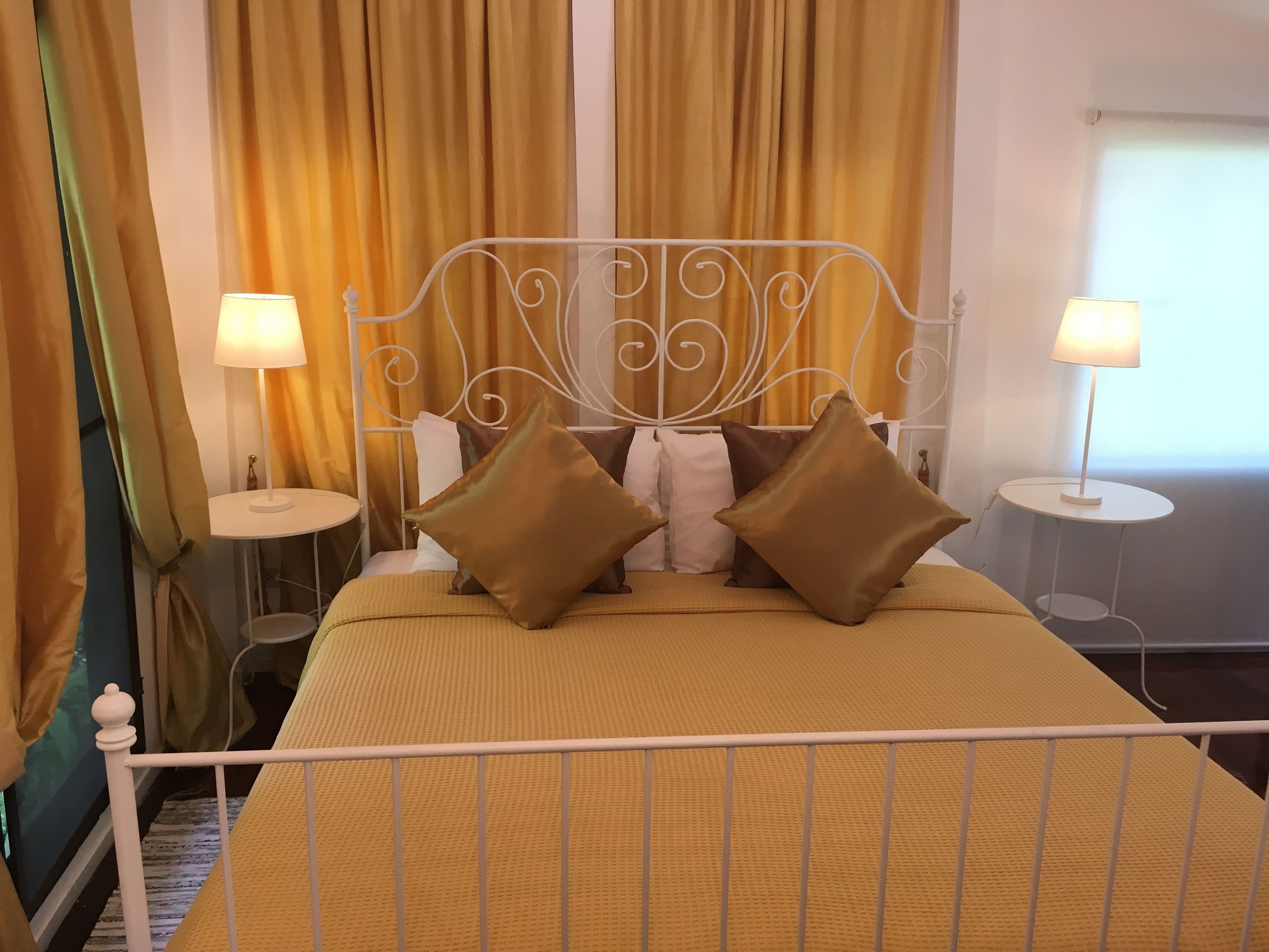 Egyptian cotton sheets, Select Comfort beds, in-room safe