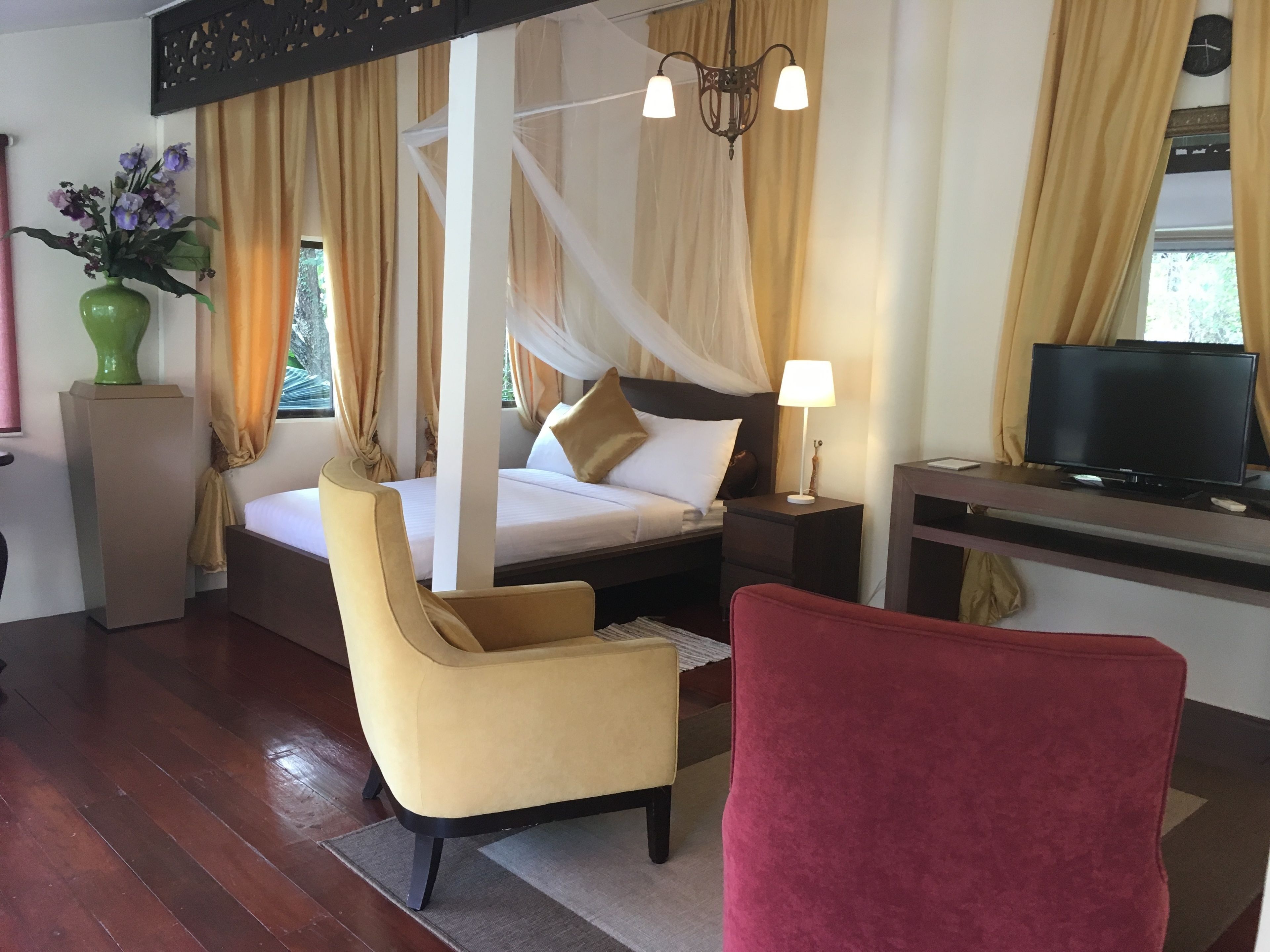 Egyptian cotton sheets, Select Comfort beds, in-room safe