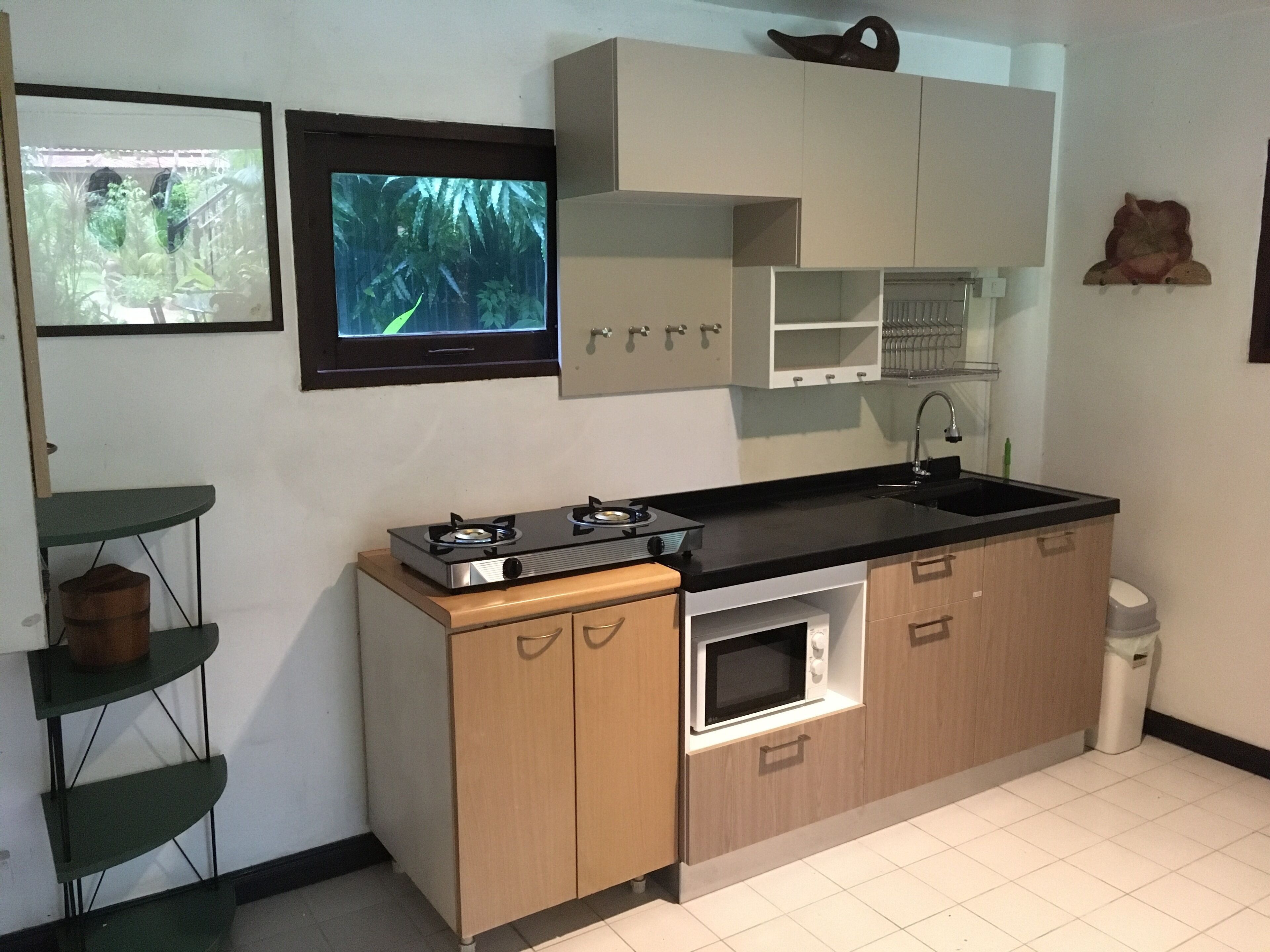 Private kitchen | Fridge, electric kettle