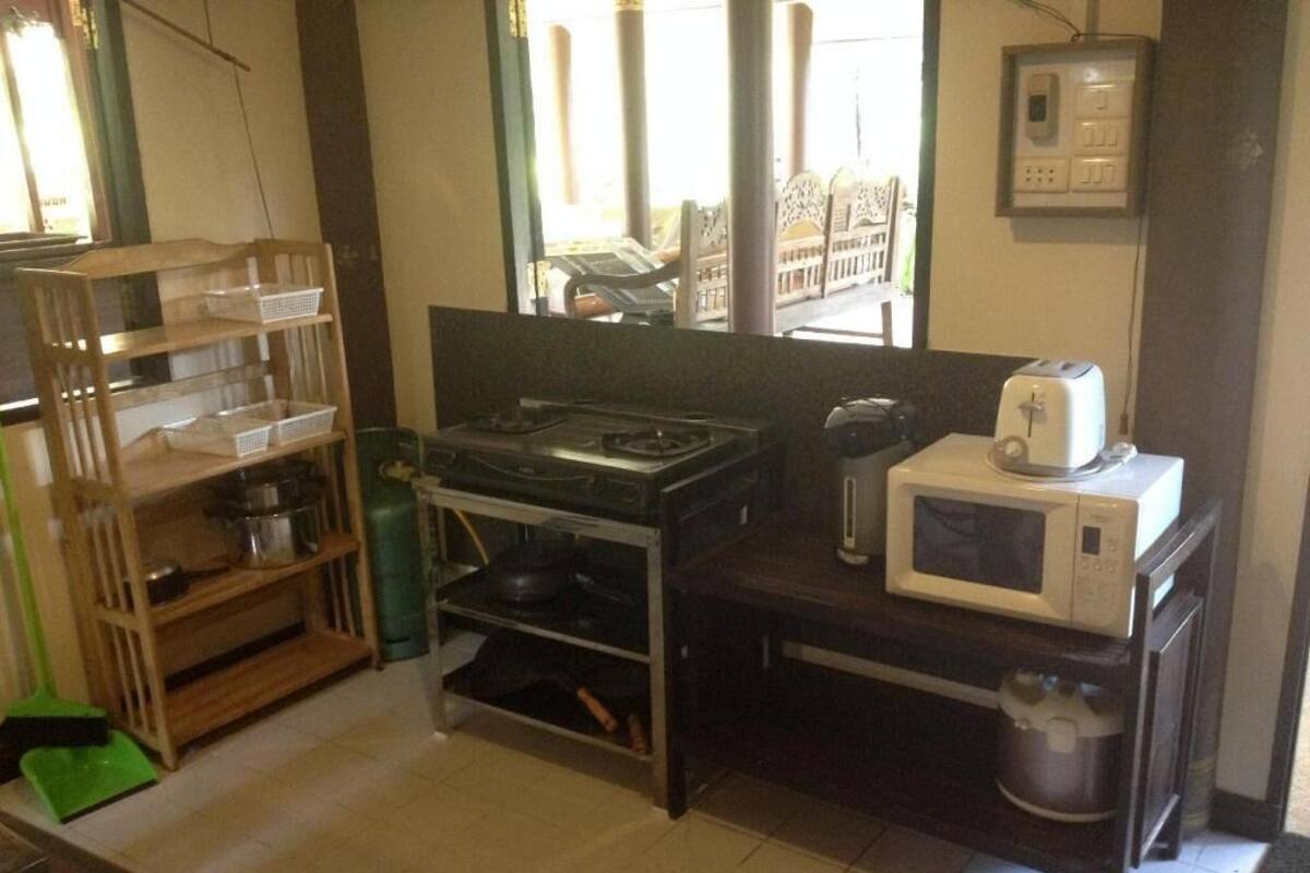 Private kitchen | Fridge, electric kettle