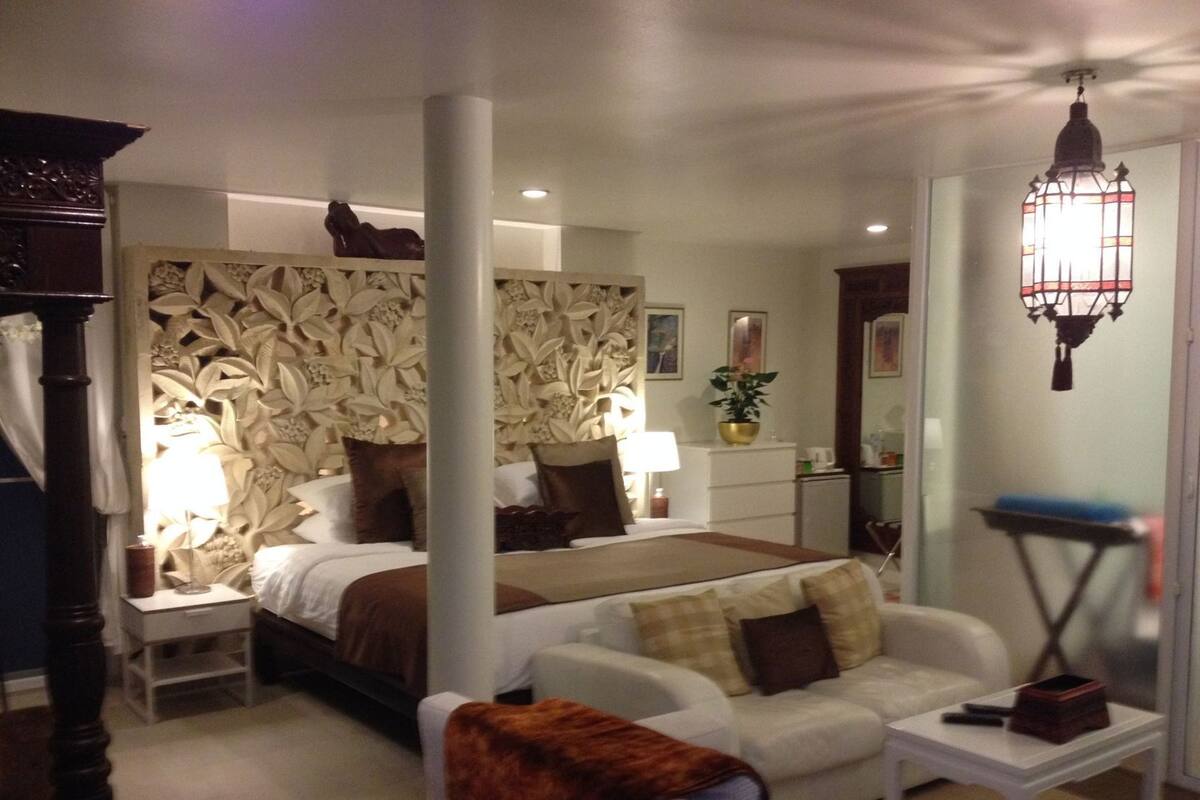 Egyptian cotton sheets, Select Comfort beds, in-room safe