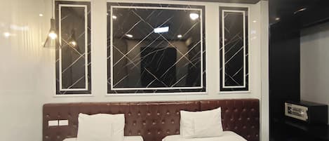 Deluxe Double or Twin Room | 1 bilik tidur, katil Tempur-Pedic, bar mini, peti besi dalam bilik