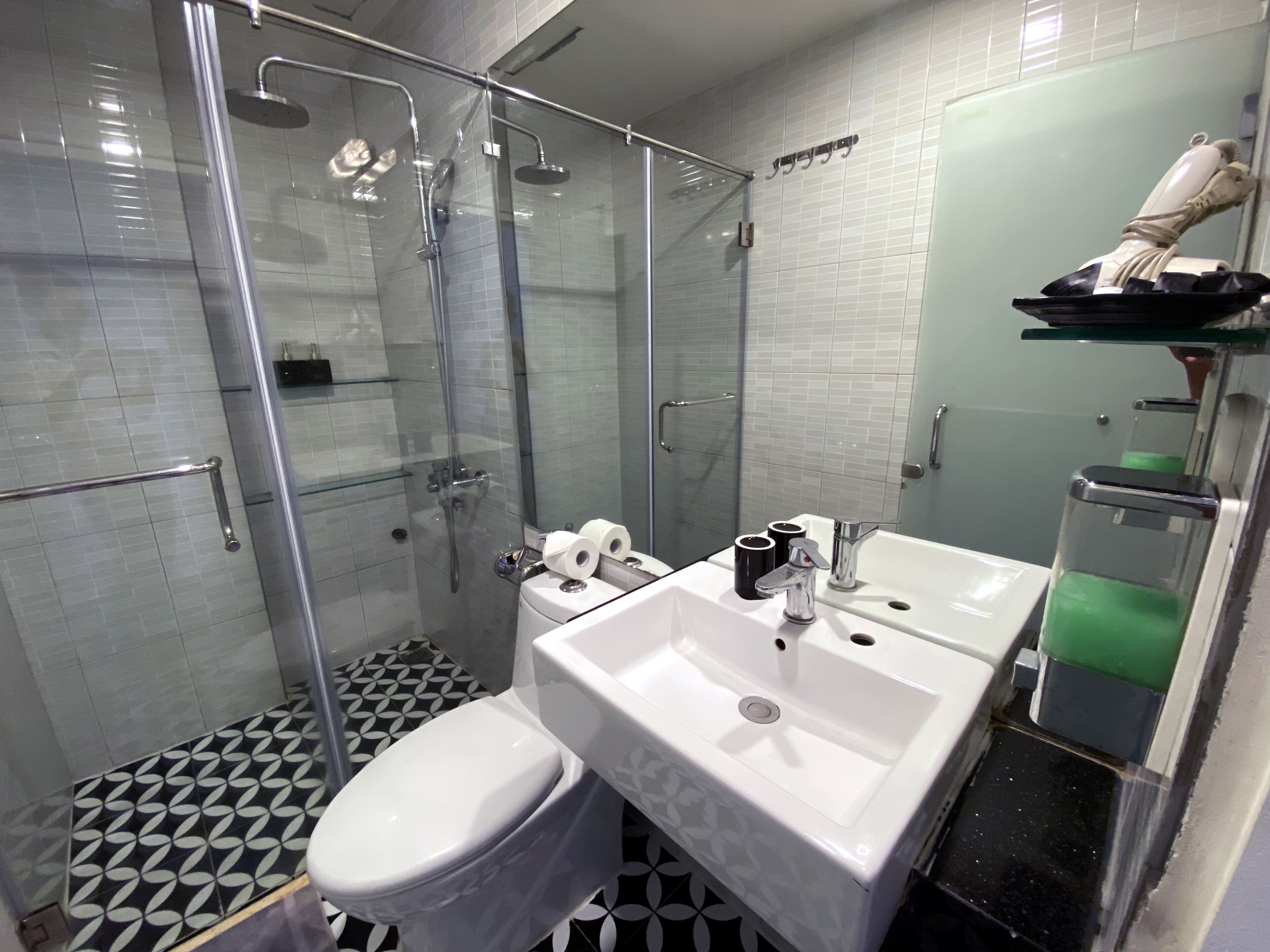 1 bedroom, tempur-pedic beds, minibar, in-room safe