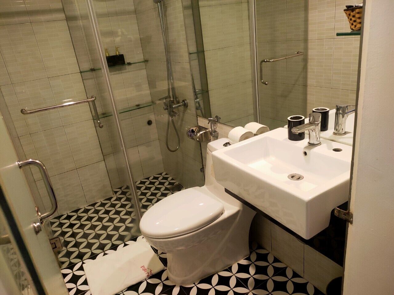 shower, hydromassage showerhead, designer toiletries, hair dryer