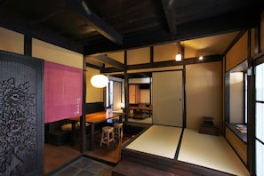 Interior entrance - Momohana-an Machiya Holiday House (Kyoto)