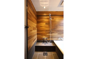 Traditional House, 3 Bedrooms, Kitchen, Garden View | Bathroom | Separate tub and shower, deep soaking tub, free toiletries, hair dryer - Momohana-an Machiya Holiday House (Kyoto)