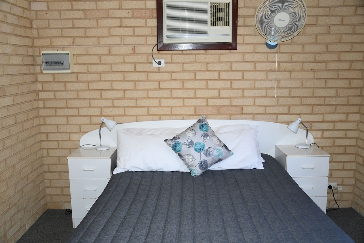 1 habitación, ropa de cama de alta calidad y cortinas blackout 