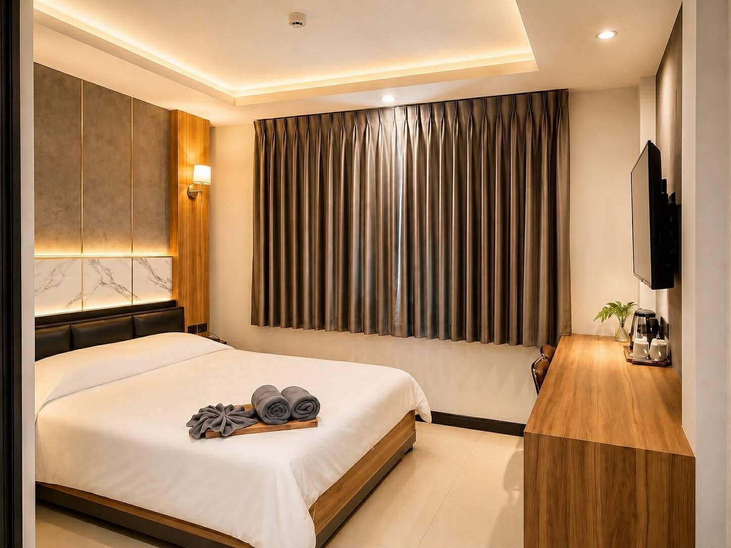 Deluxe Double Room | Minibar, in-room safe, blackout curtains, iron/ironing board