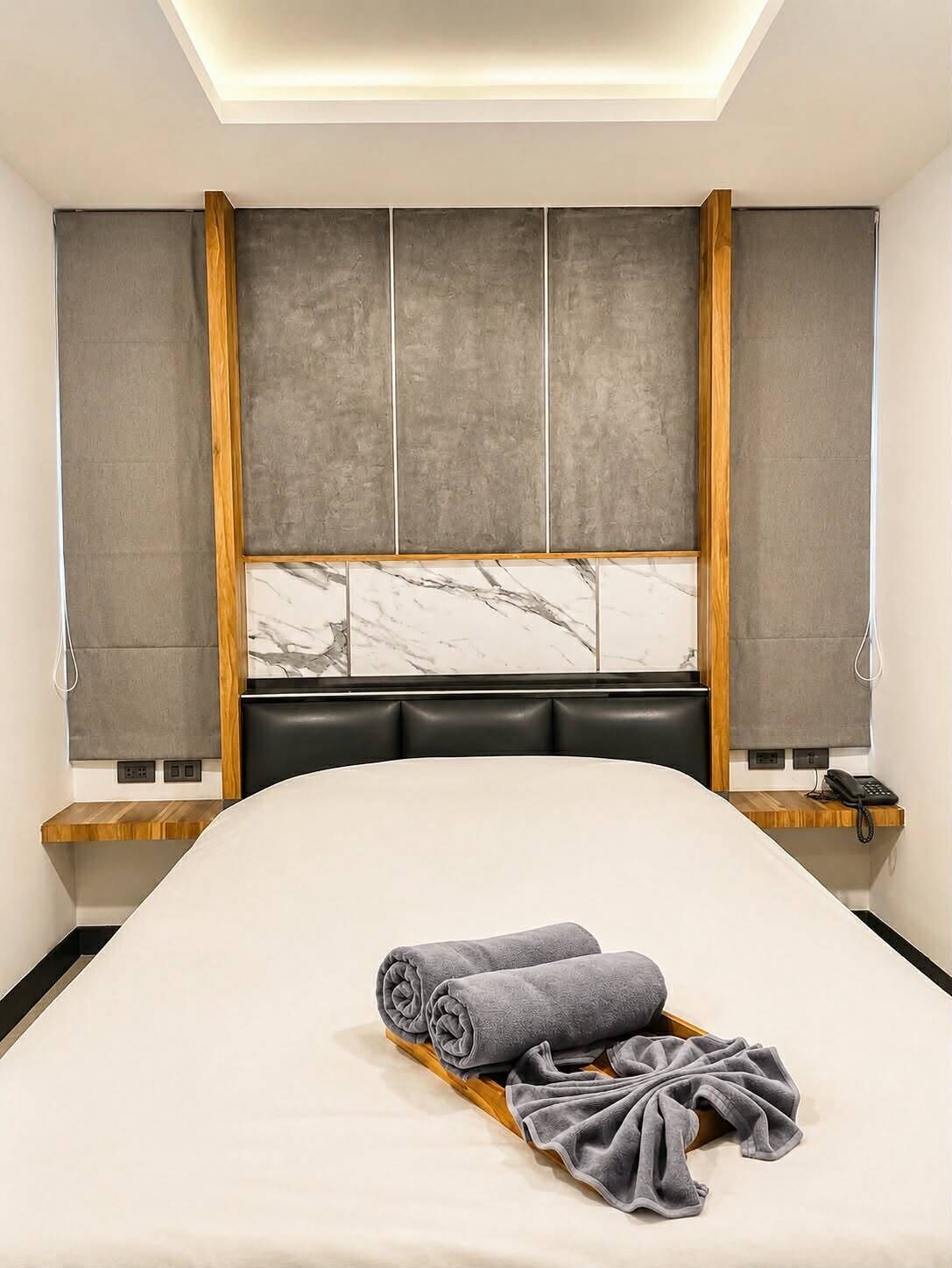Standard Room | Minibar, in-room safe, blackout curtains, iron/ironing board