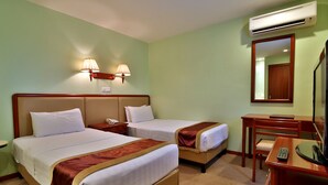 Deluxe Twin Room | Desk, WiFi (free) - Winner Hotel (Kota Kinabalu)
