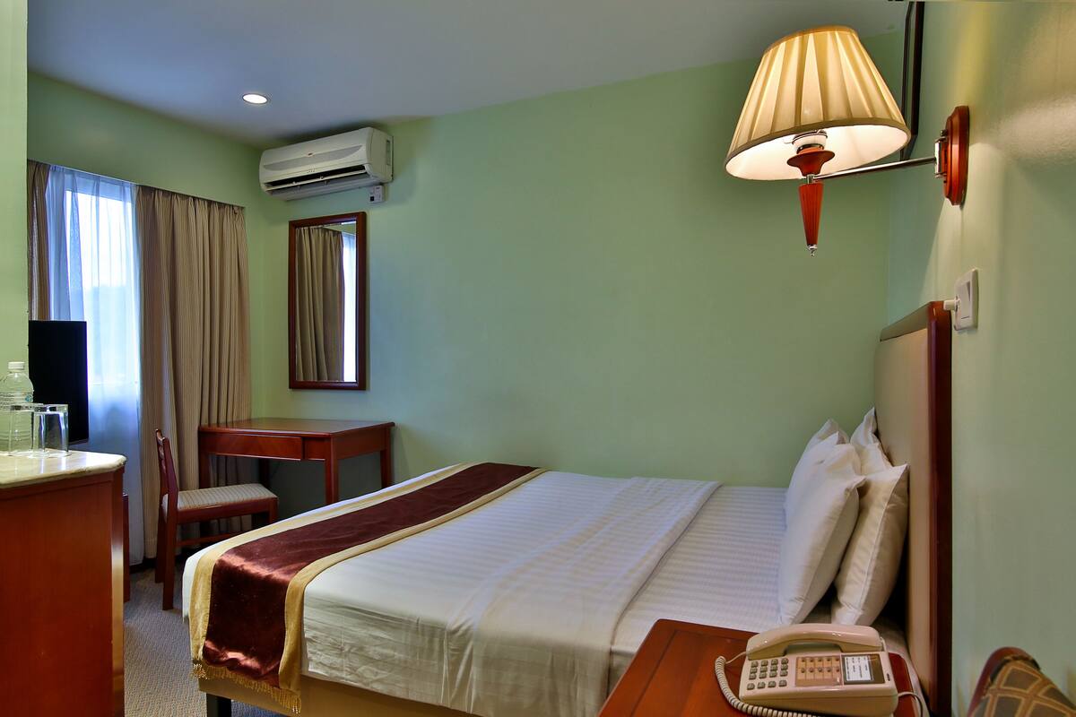 Deluxe tweepersoonskamer, 1 queensize bed | 1 slaapkamer, een bureau, gratis wifi