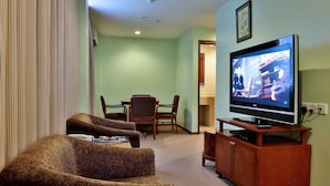 Executive Suite | Living room | Flat-screen TV - Winner Hotel (Kota Kinabalu)