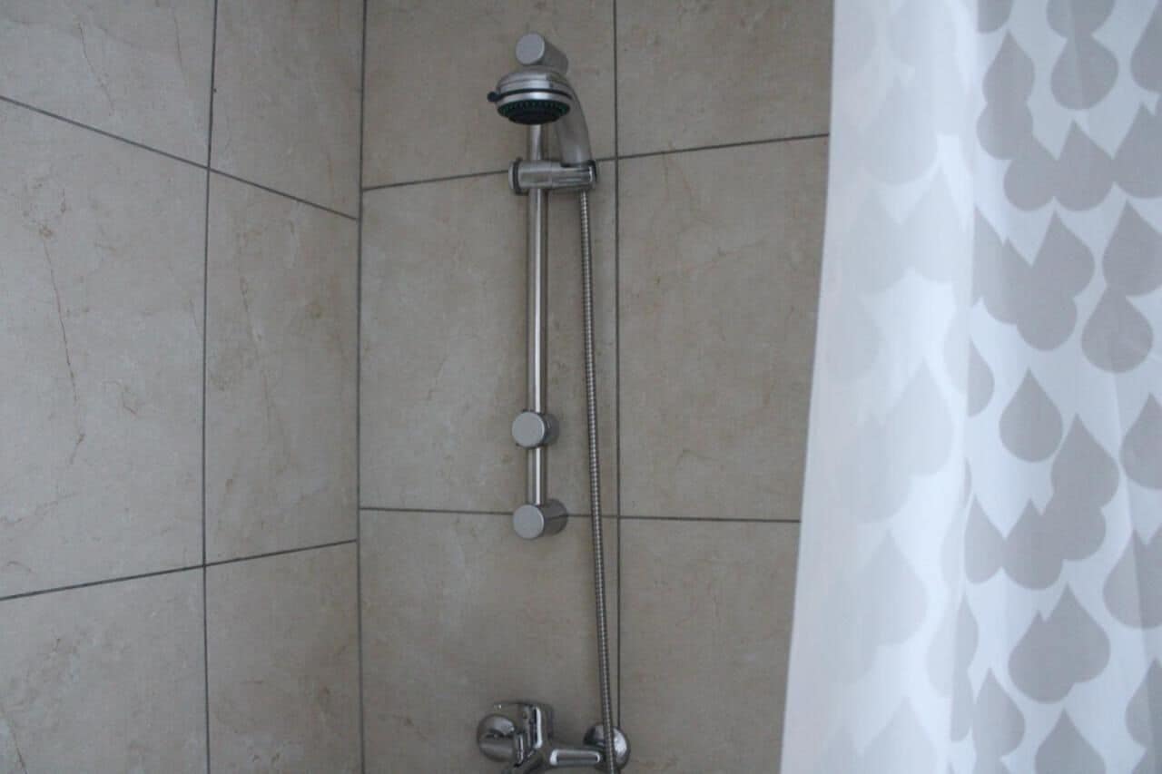 Standard Double Room | Bathroom | Shower, free toiletries, hair dryer, towels