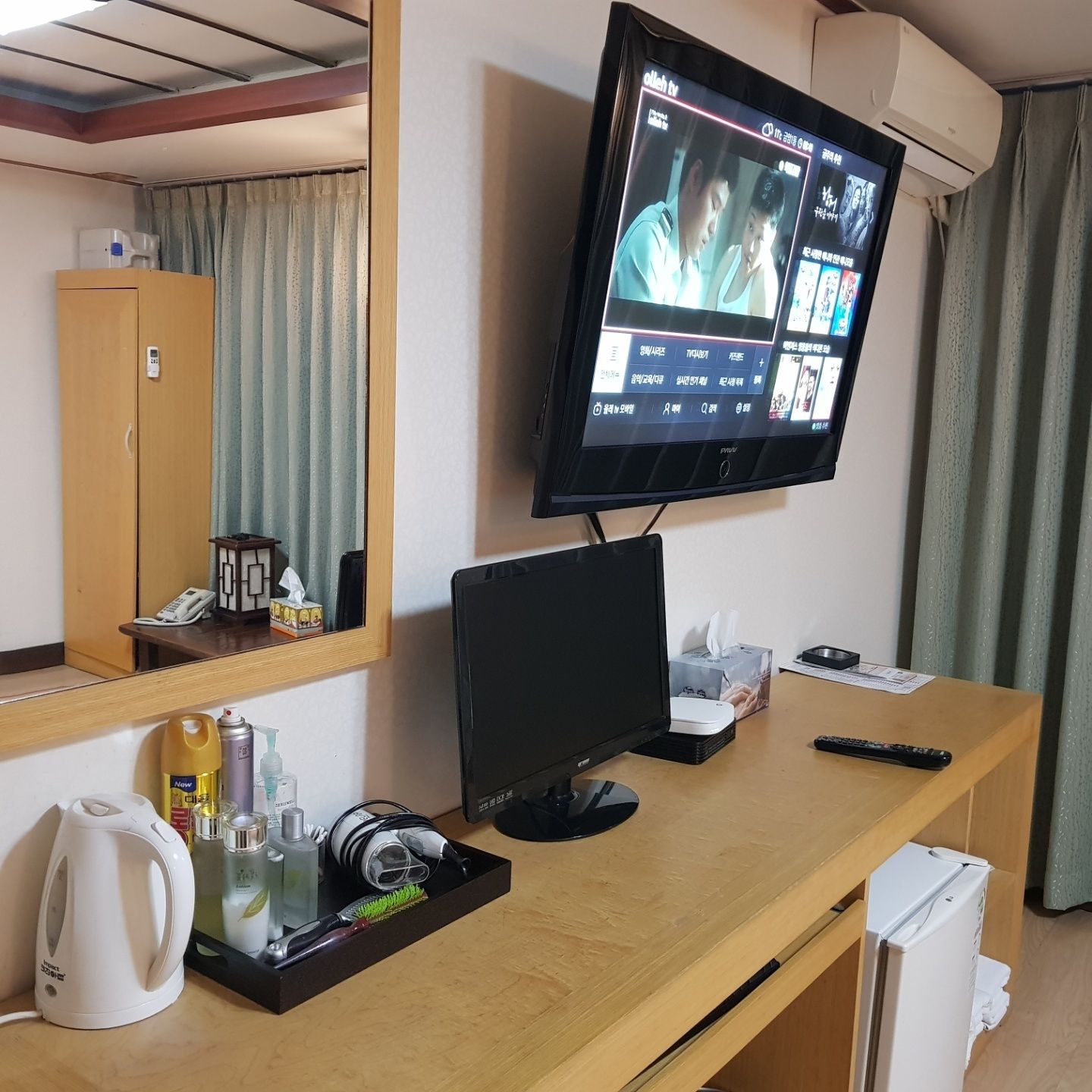 standard twin room | desk, blackout curtains, free wifi, bed sheets