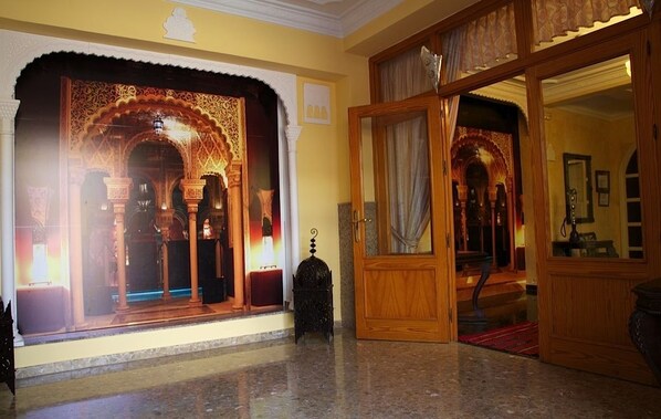 Interior entrance - Hotel Temático Costa del Sol (Torremolinos)