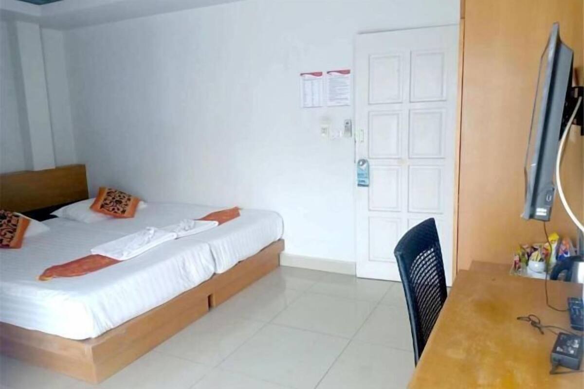 Minibar, in-room safe, free WiFi