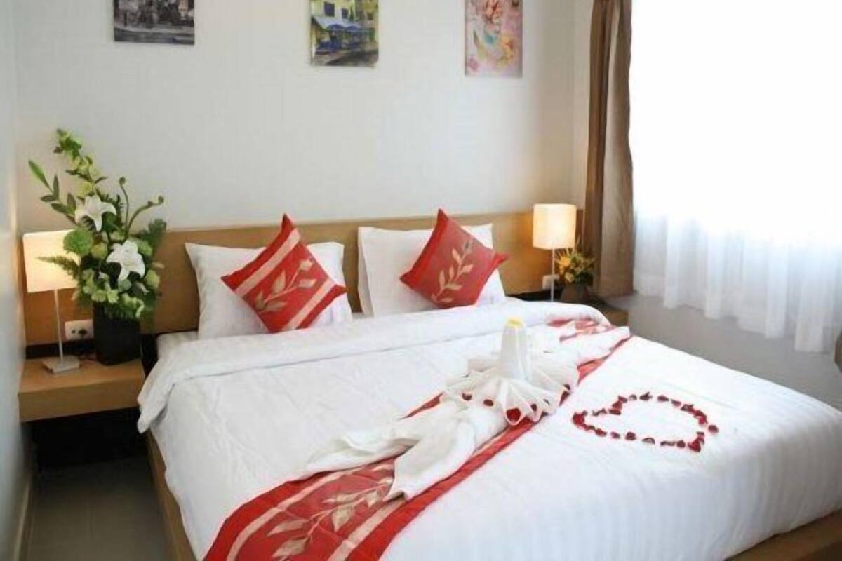 Minibar, in-room safe, free WiFi