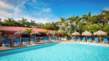 2 kolam renang outdoor