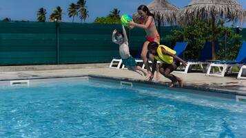 2 outdoor pools
