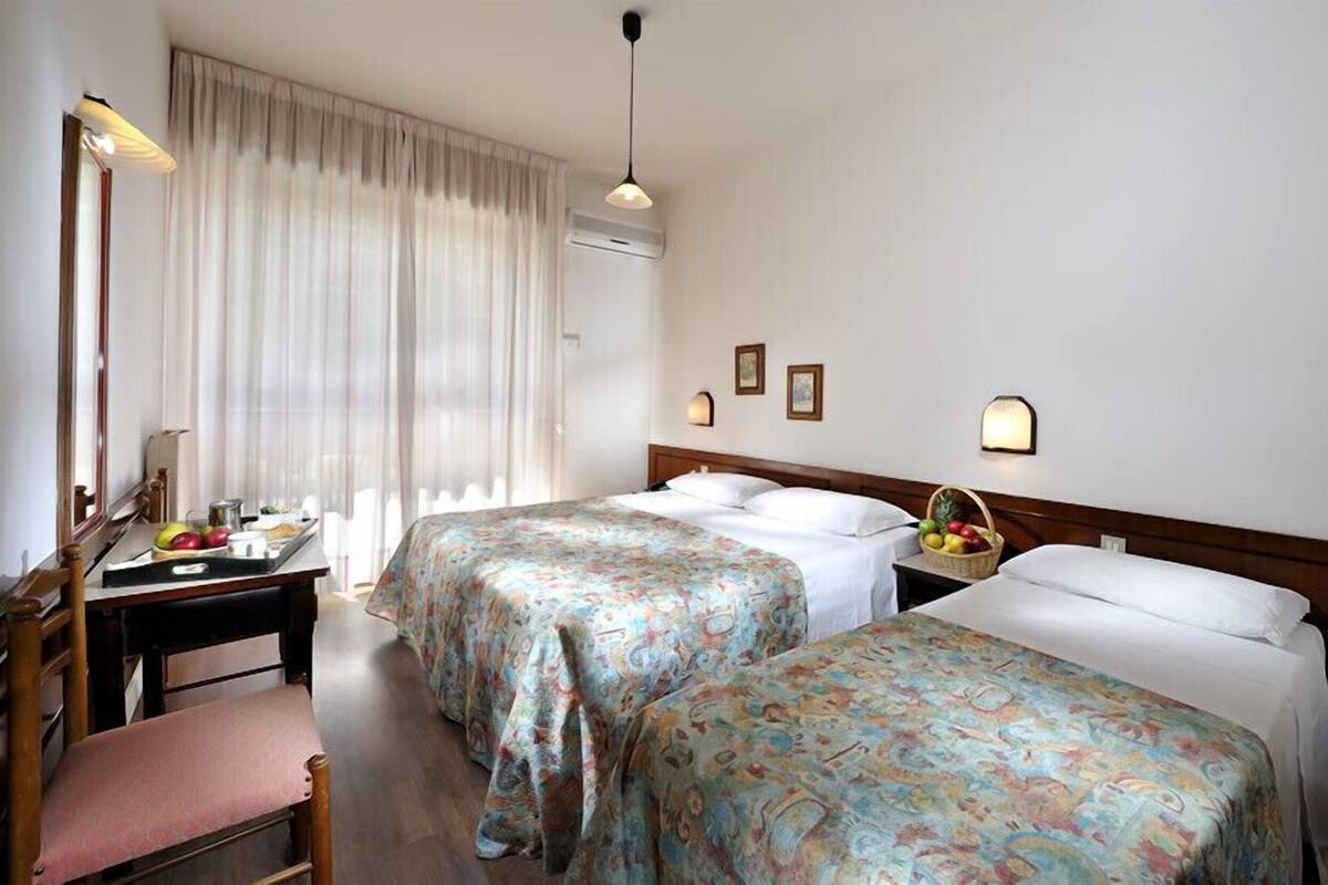 Chambre Triple | Coffres-forts dans les chambres, lits bébé (en supplément), Wi-Fi