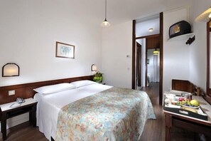 In-room safe, cribs/infant beds, WiFi