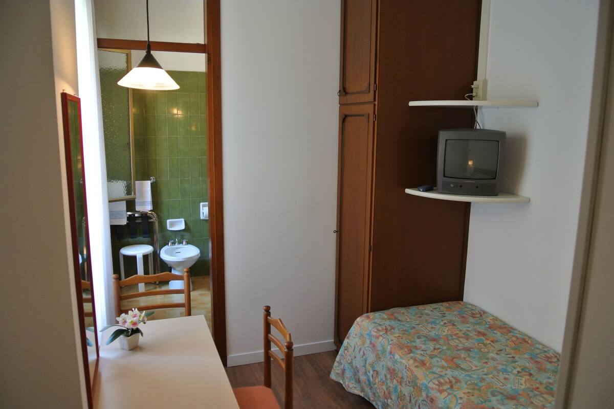 Chambre Simple | Coffres-forts dans les chambres, lits bébé (en supplément), Wi-Fi