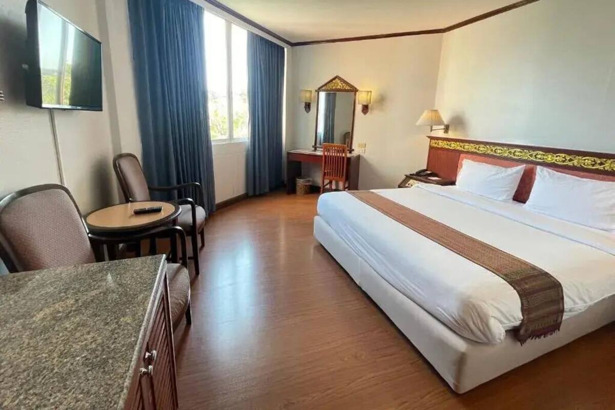 Superior Double Room | Desk, blackout drapes, WiFi (free)