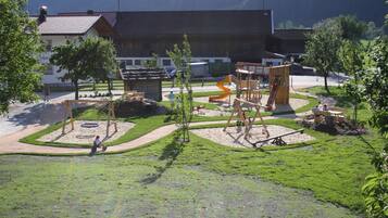 Children’s play area – outdoor