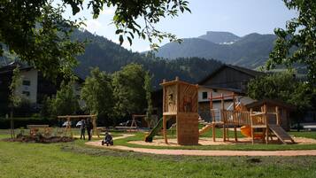 Children’s play area – outdoor