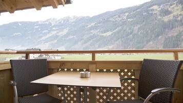 Superior suite, 1 kingsize bed met slaapbank, balkon, bijgebouw | Balkon
