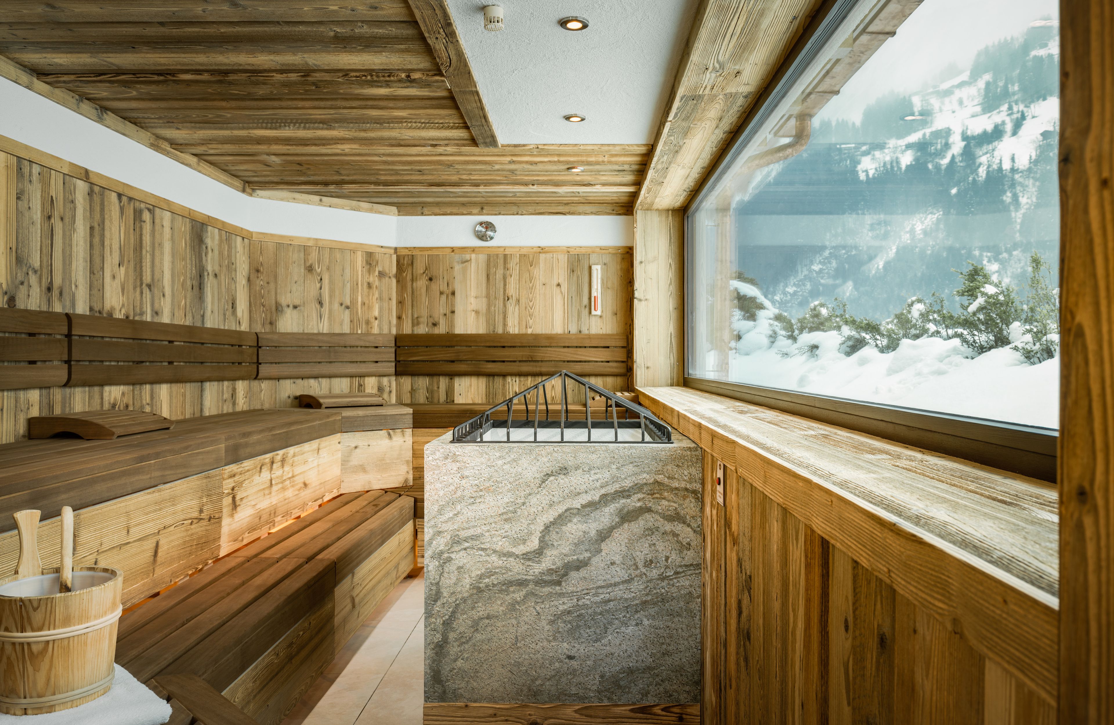 sauna, hot tub, steam room, body treatments, aromatherapy