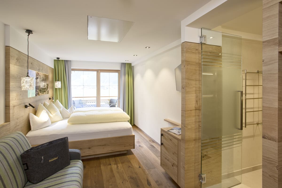 Small Junior Suite, Balcony, Mountain View (Annex Building) | Room amenity