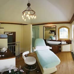 Sauna, hot tub, steam room, body treatments, aromatherapy