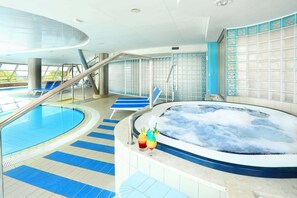 Indoor spa tub