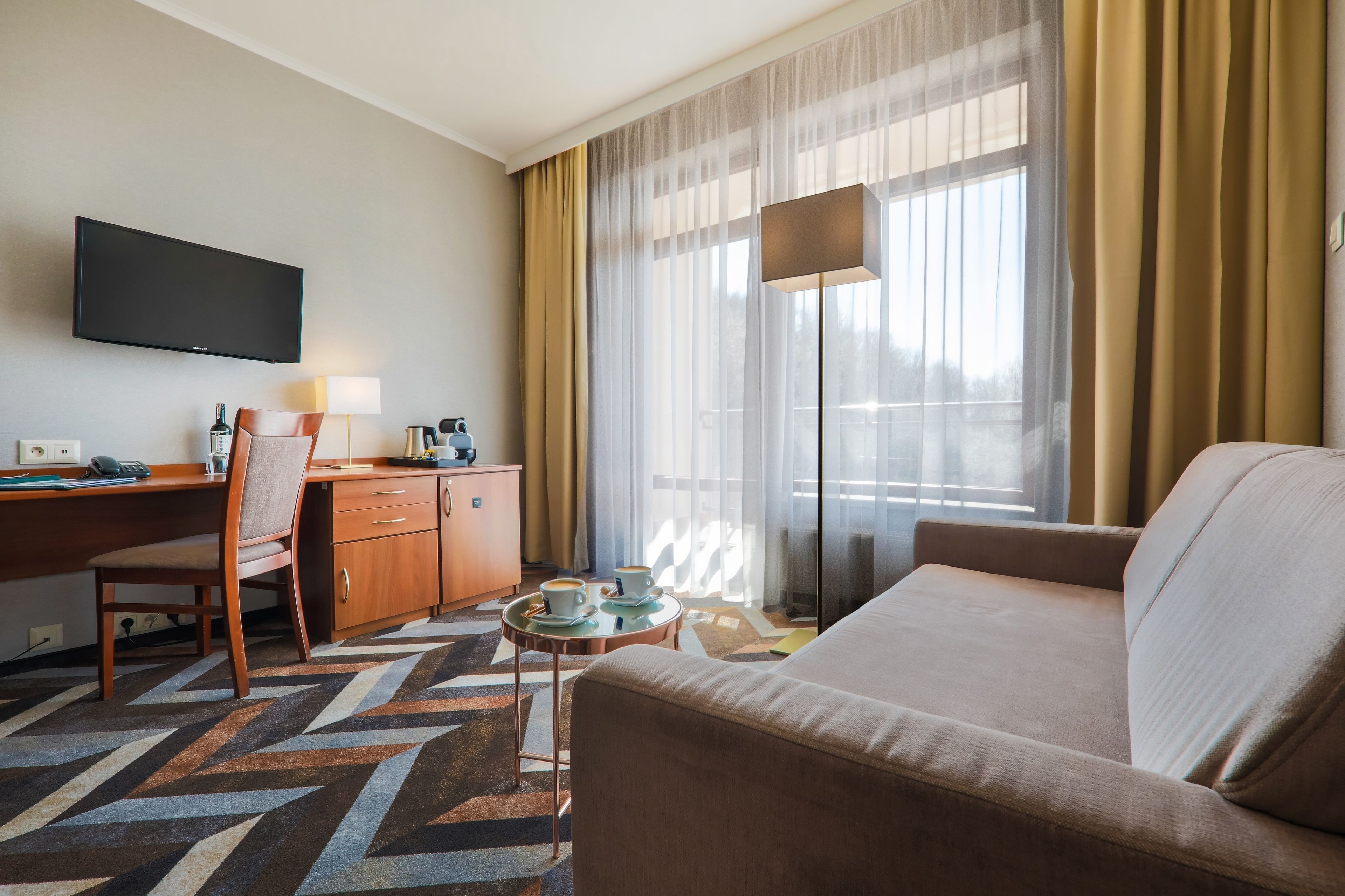 deluxe double room, 1 bedroom, mountain view, mountainside | 1 bedroom, minibar, in-room safe, desk