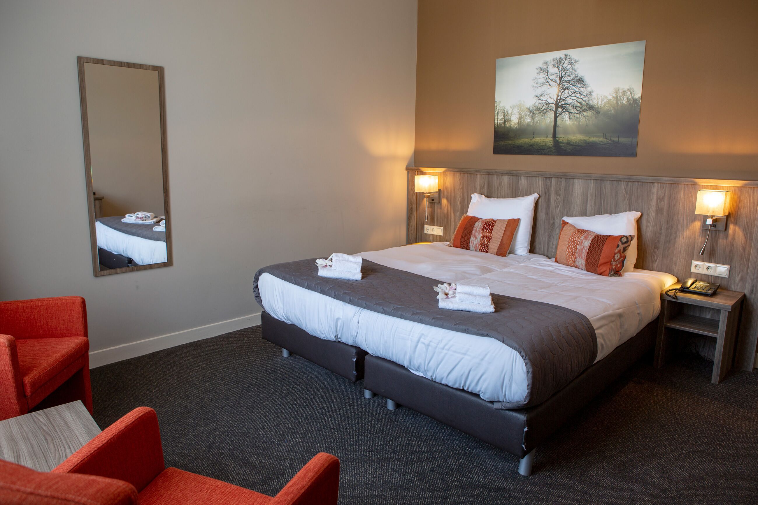 Landhuis Kamer | In-room safe, desk, soundproofing, cribs/infant beds