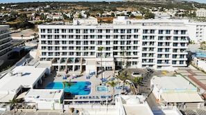 Property entrance - Melini Hotel Suites (Paralimni)