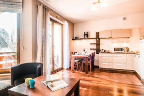 Apartment (K-Wiosenny B4) | Eigene Kochnische | Kühlschrank, Herdplatte, Geschirrspüler, Wasserkocher