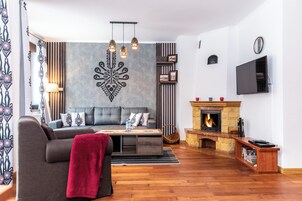 Apartment (Superior) | Living room