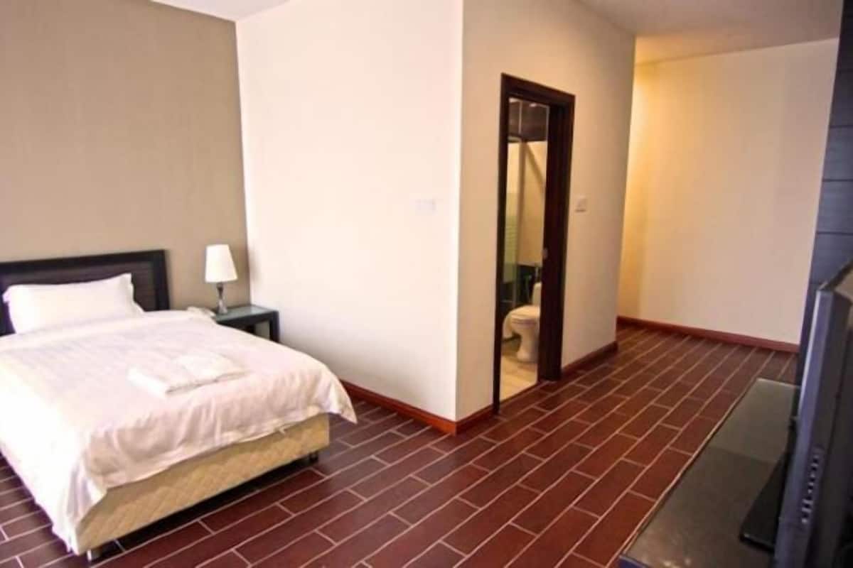 In-room safe, cribs/infant beds, rollaway beds, free WiFi